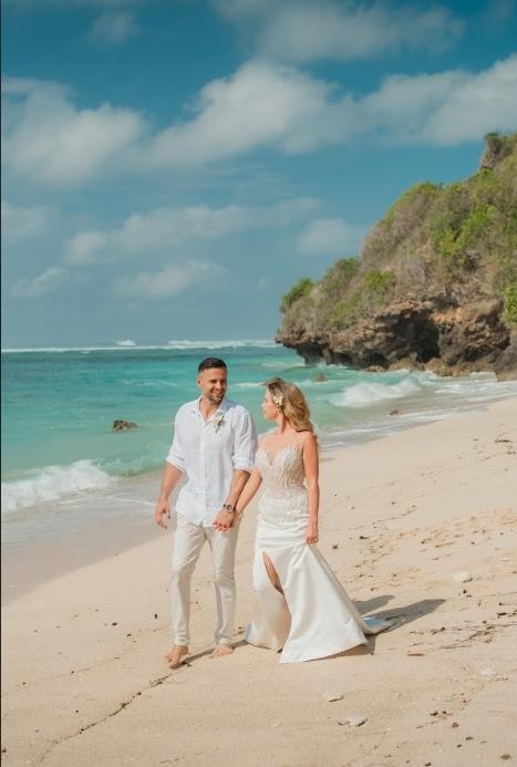 BLISSFUL_WEDDING_2024_-_2025_-_Bali_Beach_Elopement1_page1_image5