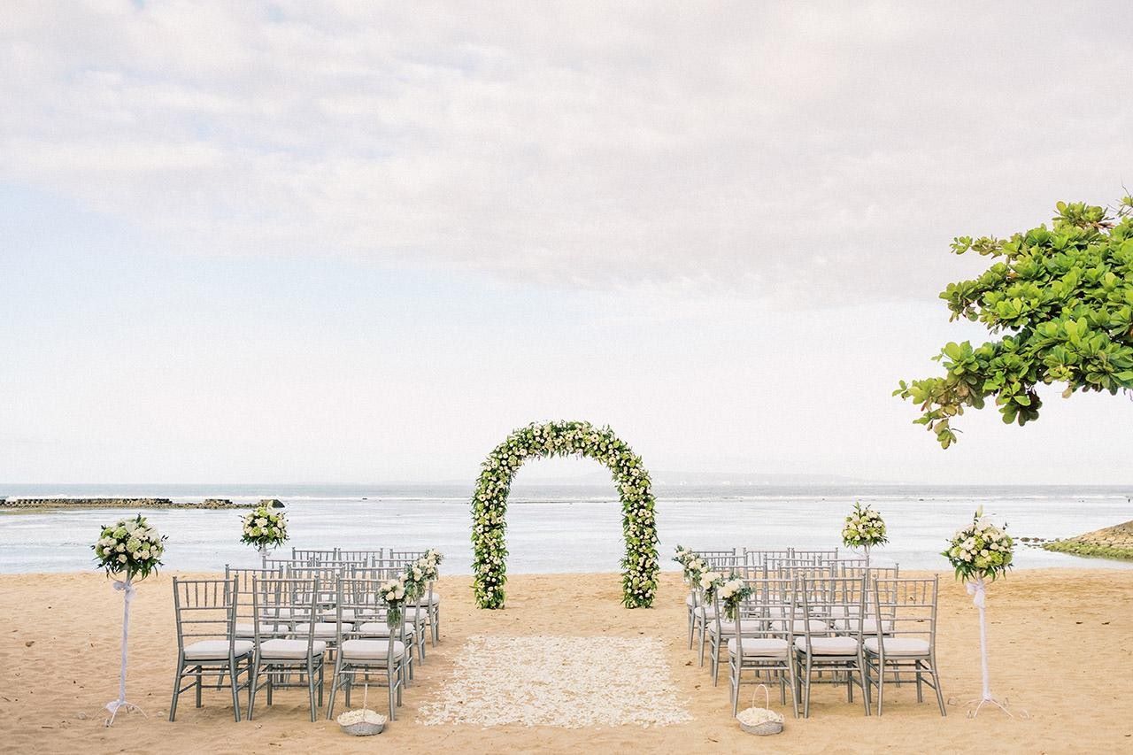 BLISSFUL_WEDDING_2024_-_2025_-_Nusa_Dua_Elopement1_page1_image1